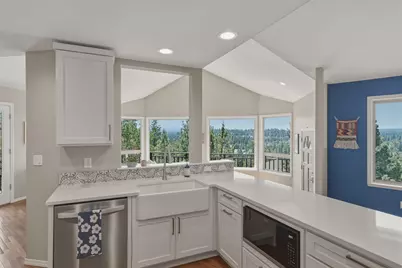 2068 NW Cascade View Drive, Bend, OR 97703 - Photo 20