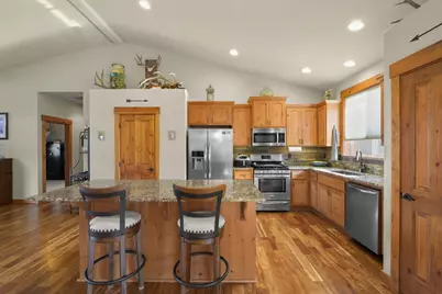 220 NW 28th Street, Redmond, OR 97756 - Photo 4