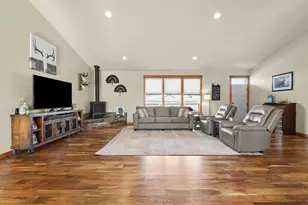 220 NW 28th St, Redmond, OR 97756 - Photo 2
