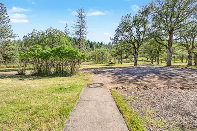5835 Rogue River Drive, Eagle Point, OR 97524 - Photo 36