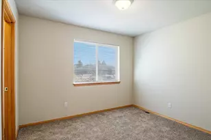 1085 Golden Pheasant Dr, Redmond, OR 97756 - Photo 10