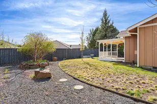 2221 NE Indigo Ln, Bend, OR 97701 - Photo 30
