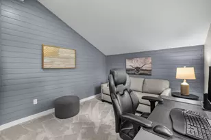 1970 Redtail Hawk Dr, Redmond, OR 97756 - Photo 14