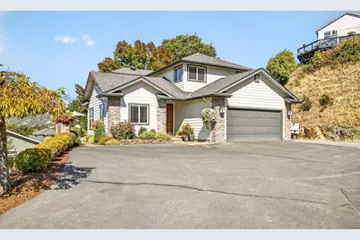 2315 Robertson Crest, Grants Pass, OR 97527 - Photo 1