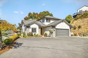 2315 Robertson Crest, Grants Pass, OR 97527 - Photo 1