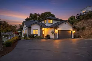 2315 Robertson Crest, Grants Pass, OR 97527 - Photo 2