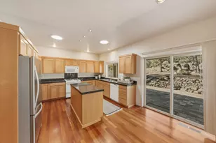 1047 NW Milton Ct, Bend, OR 97703 - Photo 16