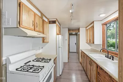 7949 Rogue River Highway, Grants Pass, OR 97527 - Photo 12