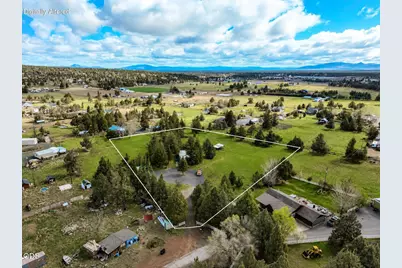 20970 Hicrest Place, Bend, OR 97703 - Photo 2