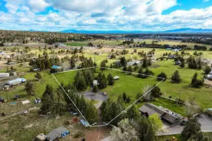 20970 Hicrest Pl, Bend, OR 97703 - Photo 2