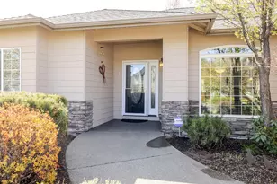 2241 SE Pilatus Ln, Bend, OR 97702 - Photo 2