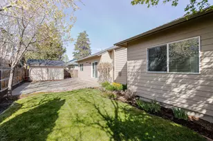 2241 SE Pilatus Ln, Bend, OR 97702 - Photo 32