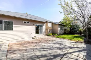 2241 SE Pilatus Ln, Bend, OR 97702 - Photo 32