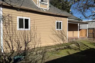 329 S Grape St, Medford, OR 97501 - Photo 4