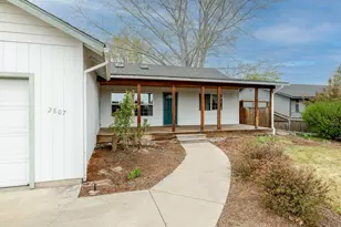 2807 SW 23rd St, Redmond, OR 97756 - Photo 2