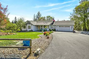 221 Lauer Way, Grants Pass, OR 97526 - Photo 4
