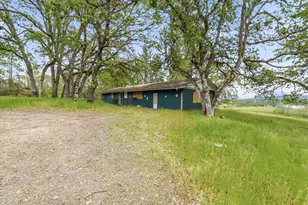620 Vista Park Dr, Eagle Point, OR 97524 - Photo 2