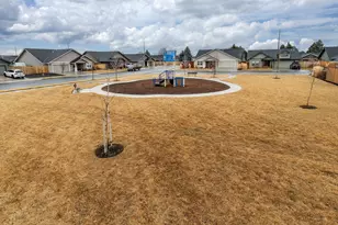 1811 NE 3rd St, Redmond, OR 97756 - Photo 20