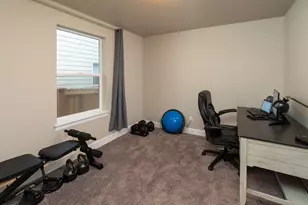1811 NE 3rd St, Redmond, OR 97756 - Photo 14