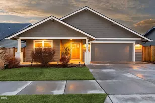 1811 NE 3rd St, Redmond, OR 97756 - Photo 2