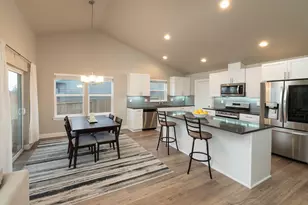 1811 NE 3rd St, Redmond, OR 97756 - Photo 4