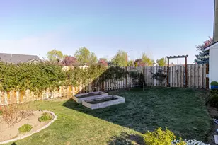 3242 SW Juniper Ave, Redmond, OR 97756 - Photo 24