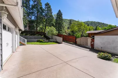 1679 NE Terrace Drive, Grants Pass, OR 97526 - Photo 36