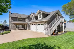 1679 NE Terrace Dr, Grants Pass, OR 97526 - Photo 8