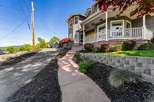 1679 NE Terrace Dr, Grants Pass, OR 97526 - Photo 14
