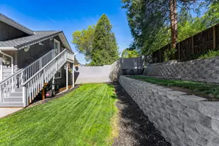 1679 NE Terrace Dr, Grants Pass, OR 97526 - Photo 4