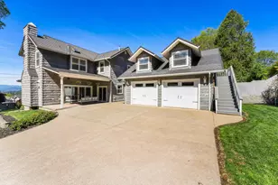 1679 NE Terrace Dr, Grants Pass, OR 97526 - Photo 1