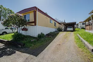 421 Stevens Rd, Eagle Point, OR 97524 - Photo 2