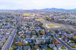 2232 SW Newberry Ct, Redmond, OR 97756 - Photo 40