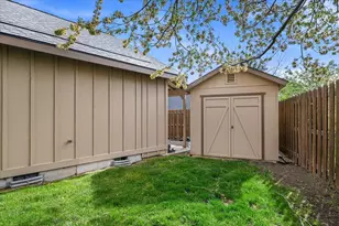 2232 SW Newberry Ct, Redmond, OR 97756 - Photo 36
