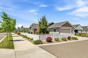 1502 River Run St, Central Point, OR 97502 - Photo 6