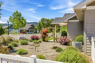 1502 River Run St, Central Point, OR 97502 - Photo 8
