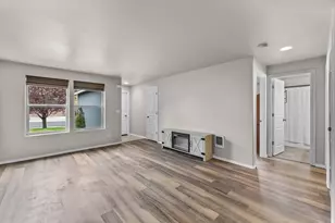 2470 NE 3rd St, Redmond, OR 97756 - Photo 8