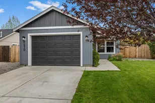 2470 NE 3rd St, Redmond, OR 97756 - Photo 2