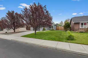 2470 NE 3rd St, Redmond, OR 97756 - Photo 4