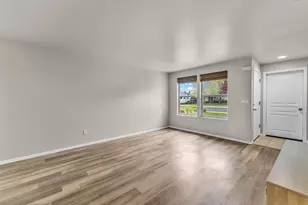 2470 NE 3rd St, Redmond, OR 97756 - Photo 6