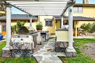 1082 La Loma Dr, Medford, OR 97504 - Photo 10