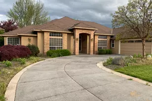 2954 Wilkshire Dr, Medford, OR 97504 - Photo 2
