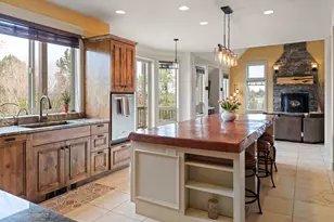 24442 Dodds Rd, Bend, OR 97701 - Photo 10