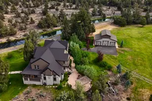 24442 Dodds Rd, Bend, OR 97701 - Photo 2