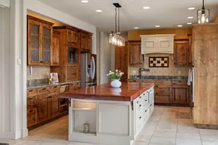 24442 Dodds Rd, Bend, OR 97701 - Photo 8