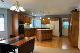 1049 Jeramy Way, Grants Pass, OR 97527 - Photo 4