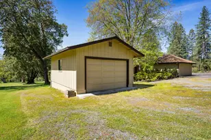 254 El Camino Way, Grants Pass, OR 97526 - Photo 6