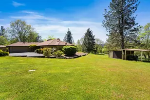 254 El Camino Way, Grants Pass, OR 97526 - Photo 2
