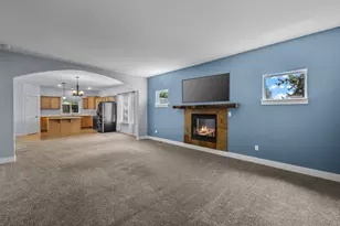 161 NE 9th St, Madras, OR 97741 - Photo 6