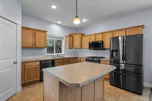 161 NE 9th St, Madras, OR 97741 - Photo 10